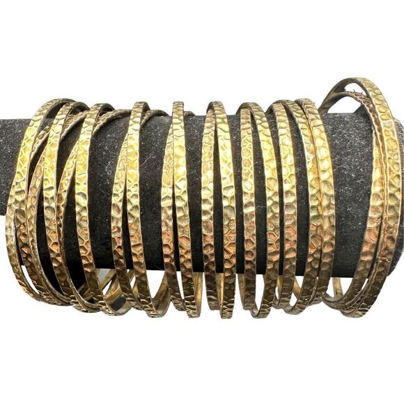 Slinky style hammered coil bangle bracelet one piece gold tone - Picture 5 of 5